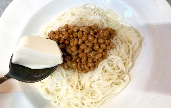 『豆腐のせそうめん』を作る写真