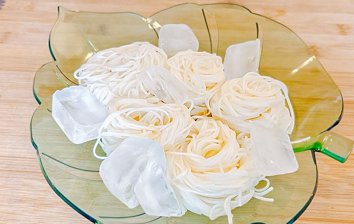 巻いたそうめんの写真