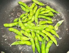 『焼き枝豆×ごま油』を作る写真