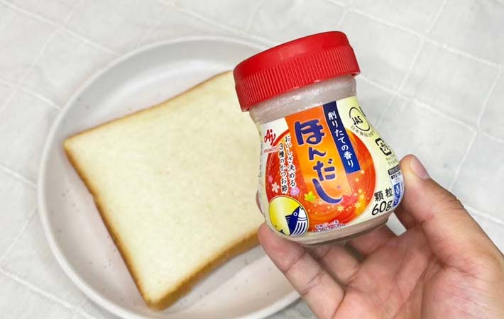 ほんだしと食パンの写真