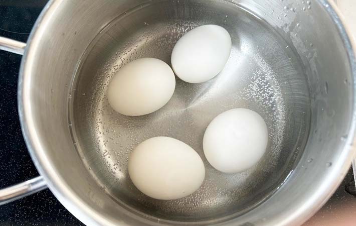 『ポン酢味玉』を作る写真