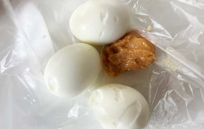 『味噌味玉』を作る写真