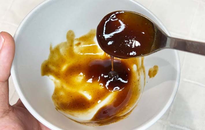 『塩キャラメルアイスクリーム』を作る写真