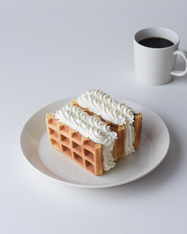 ワッフル生クリームサンド