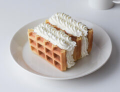 ワッフル生クリームサンド