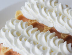 ワッフル生クリームサンド