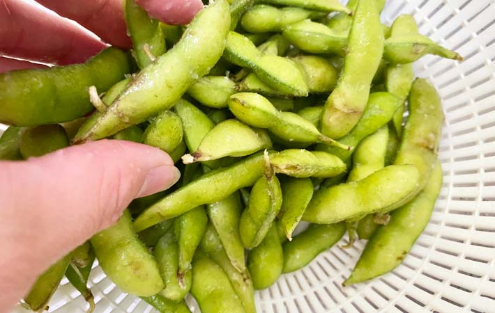 枝豆を麦茶でゆでる方法の写真