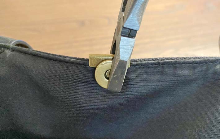 『マグネットホック　ヘリ留めタイプ』の使用写真