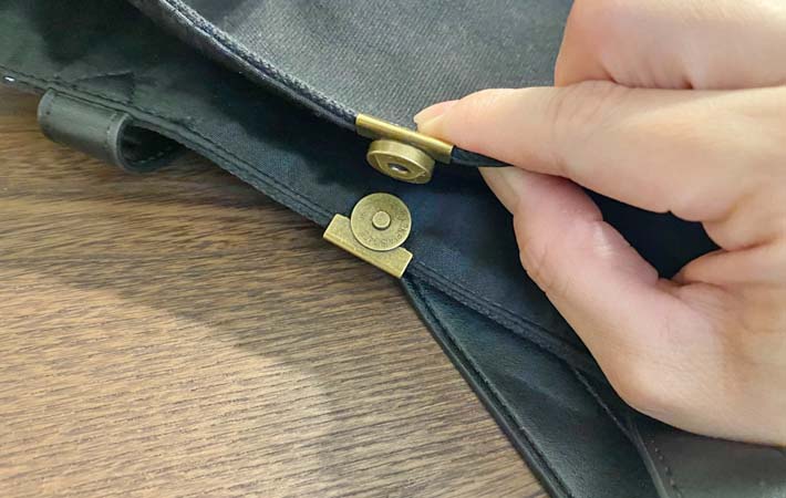 『マグネットホック　ヘリ留めタイプ』の使用写真