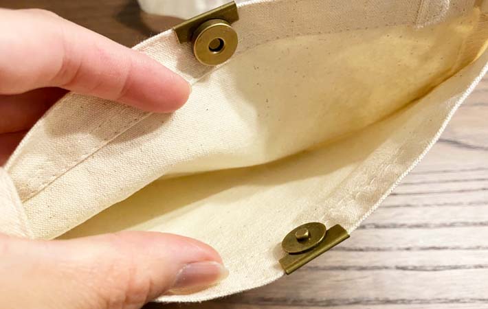 『マグネットホック　ヘリ留めタイプ』の使用写真