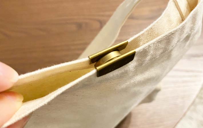 『マグネットホック　ヘリ留めタイプ』の使用写真