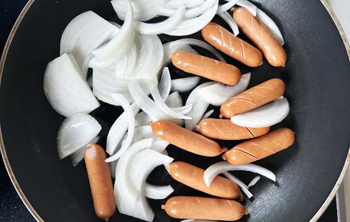 『生姜焼き風ウインナー』を作る写真