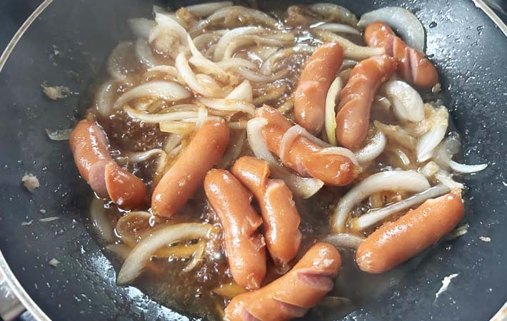 『生姜焼き風ウインナー』を作る写真
