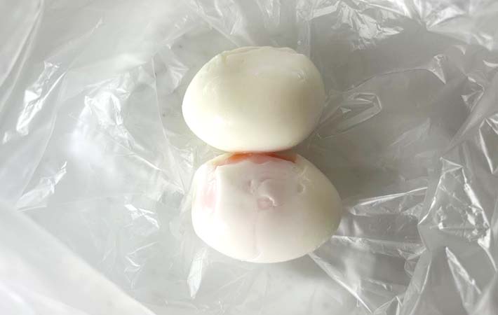『カツオ節味玉』を作る写真