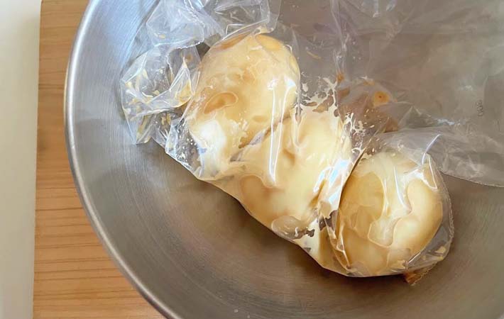 『マヨじょうゆ味玉』を作る写真