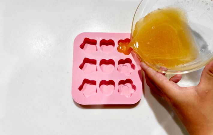 『ジュースで簡単グミ』を作る写真