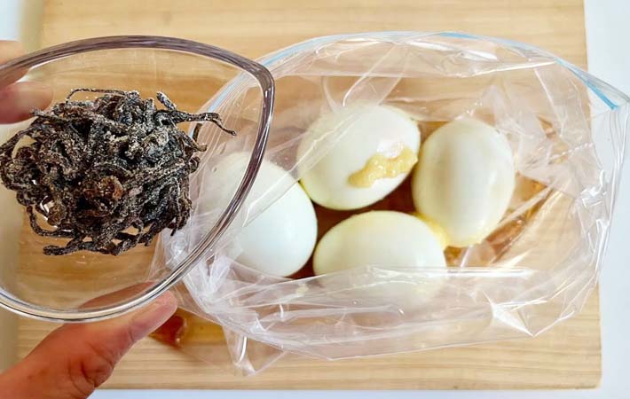 『塩昆布の味玉』を作る写真