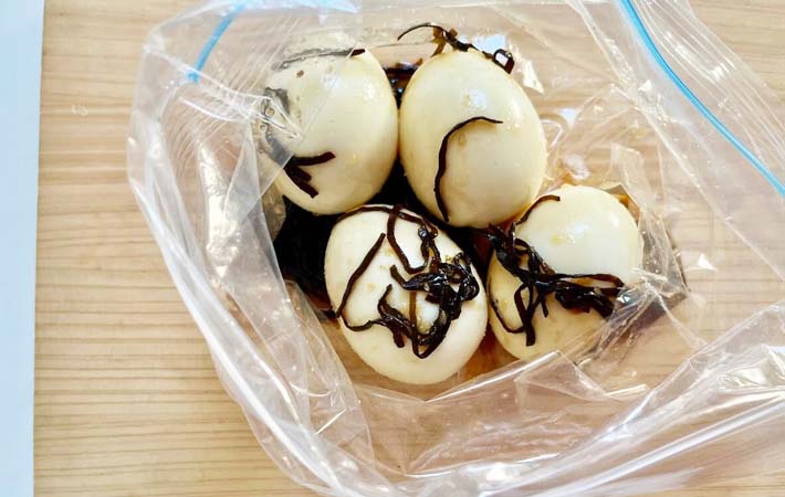 『塩昆布の味玉』を作る写真