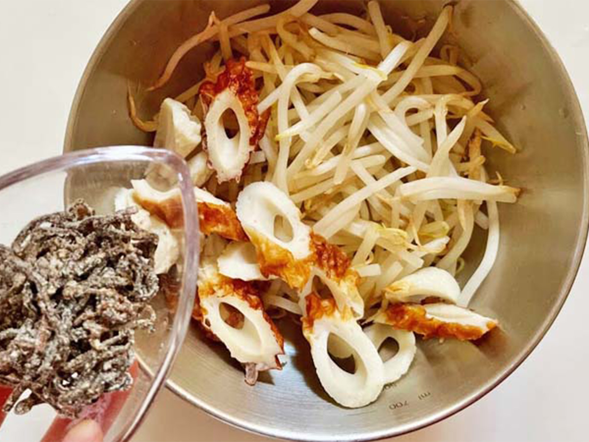 『モヤシとちくわの塩昆布和え』写真