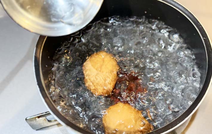 『ゆで卵のおかか焼き』を作る写真