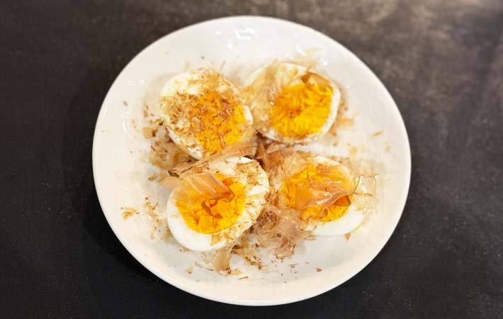 『ゆで卵のおかか焼き』を作る写真