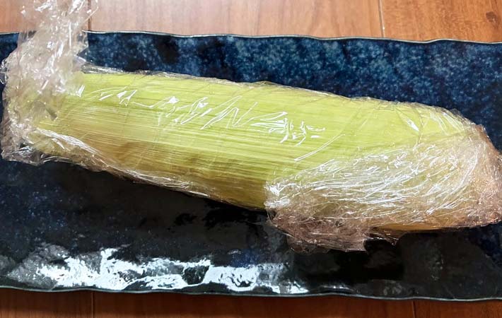 とうもろこしを茹でる写真