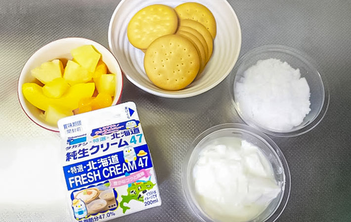 『簡単アイスケーキ』の材料の写真
