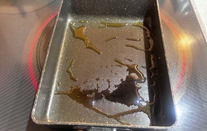 『卵焼き器で焼きおにぎり』を作る写真