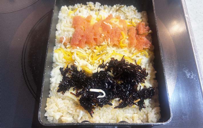 『卵焼き器で焼きおにぎり』を作る写真