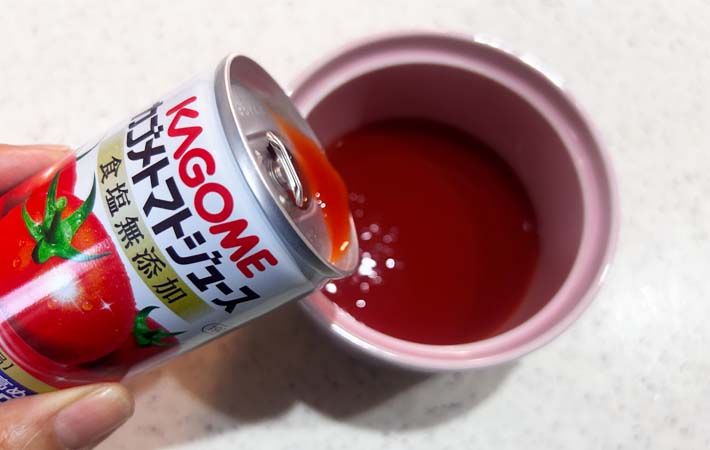 『トマトのそうめんつゆ』を作る写真