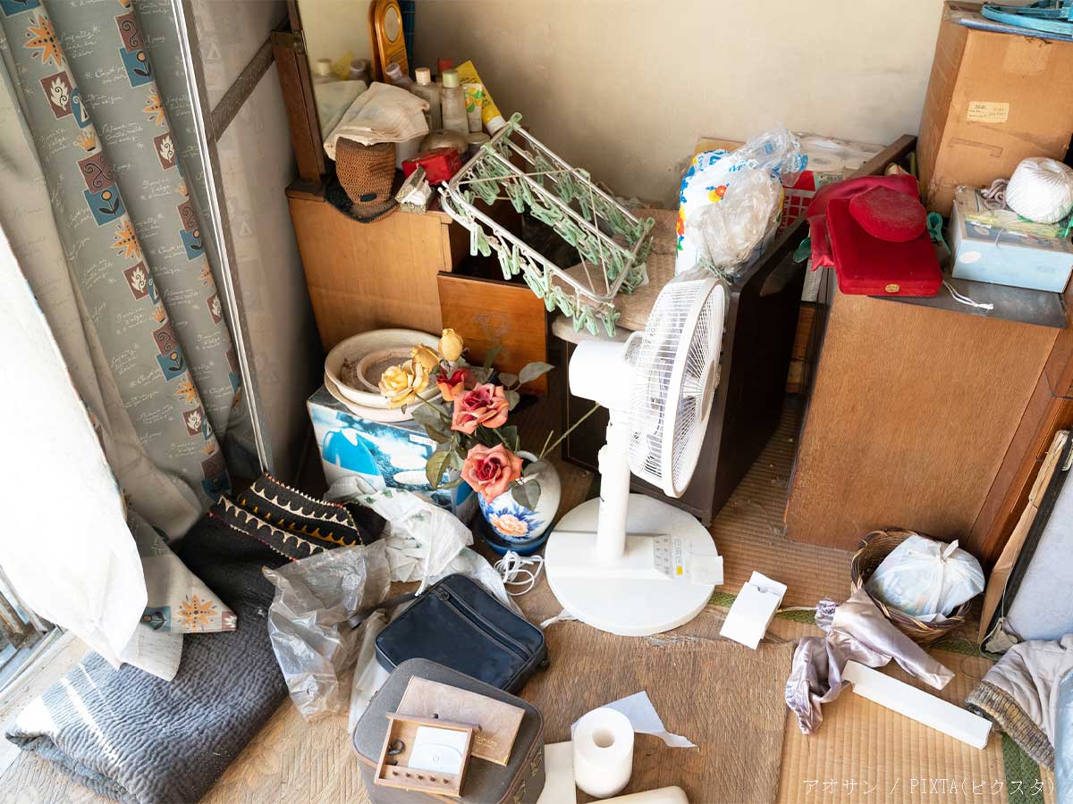 散らかった部屋の写真