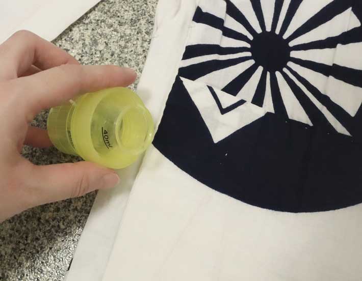 浴衣にエマールの原液を垂らす