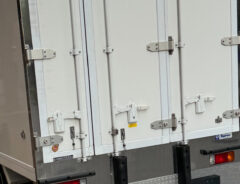 トラックの荷台の画像