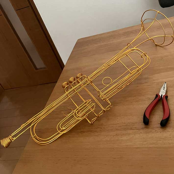 針金で作ったトランペット