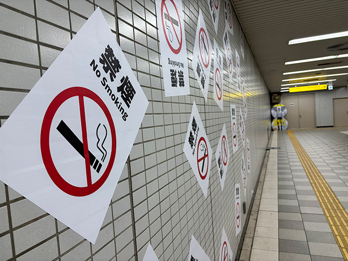駅の地下道の写真