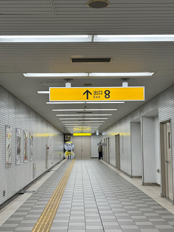 駅の地下道の写真