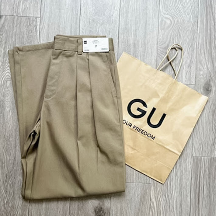 『チノバレルレッグタックパンツ』の写真