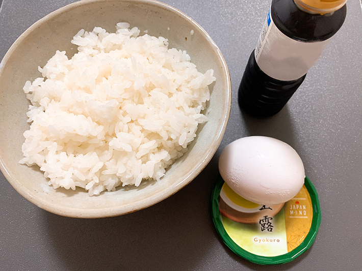 ご飯と卵の写真