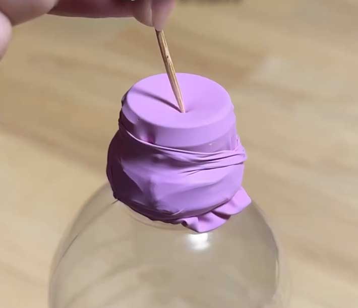 風船に穴を開ける