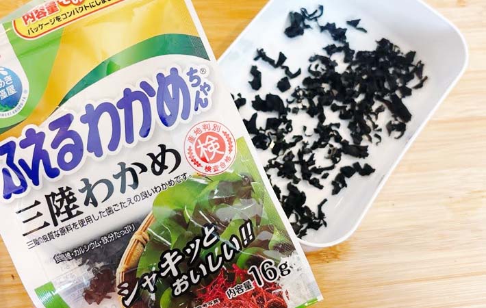 『そうめん弁当にちょいたしわかめ』を作る写真