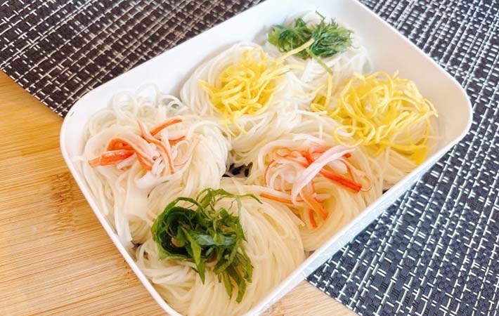『そうめん弁当にちょいたしわかめ』の完成写真
