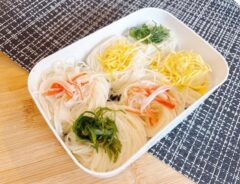 『そうめん弁当にちょいたしわかめ』の完成写真