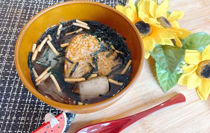 『冷やし焼きおにぎり茶づけ』の完成写真
