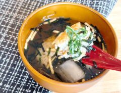 『冷やし焼きおにぎり茶づけ』の完成写真