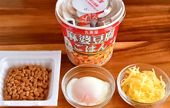 『カップdeごはん　いざ米（まい）る　麻婆豆腐ごはん』の写真