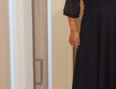 ドレスを着た女性