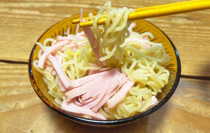 ハムのせ冷やし中華の写真