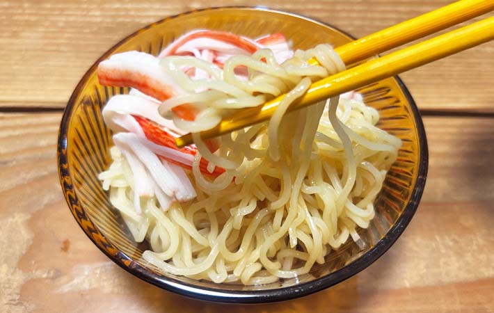 カニカマのせ冷やし中華の写真
