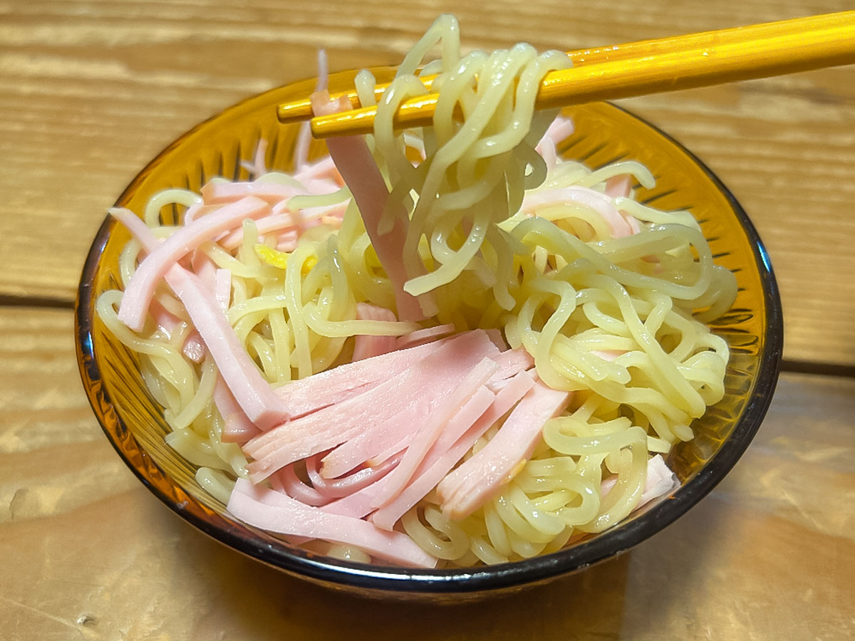 ハムのせ冷やし中華の写真