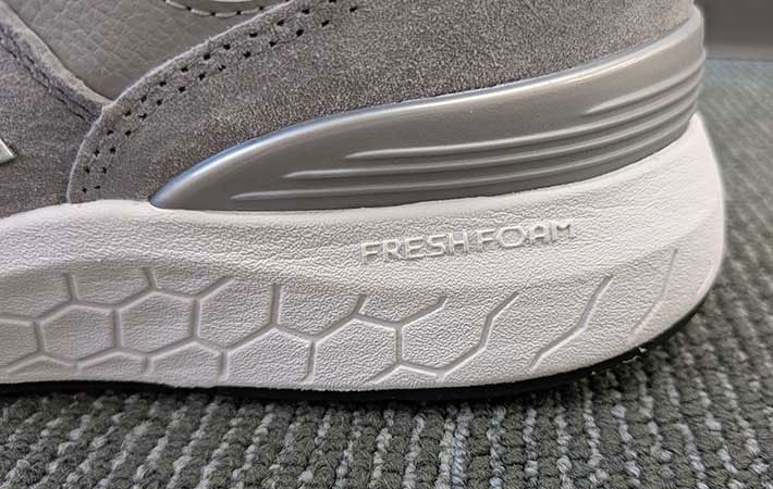 筆者が購入したWalking Fresh Foam 880のミッドソール部分にスポットを当てて撮った写真